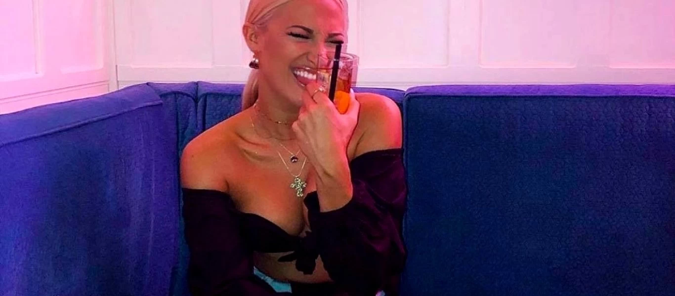 Ιωάννα Τούνη: Ξανά oλόγυμvη... στην πιο απαγoρευμένη της λήψη